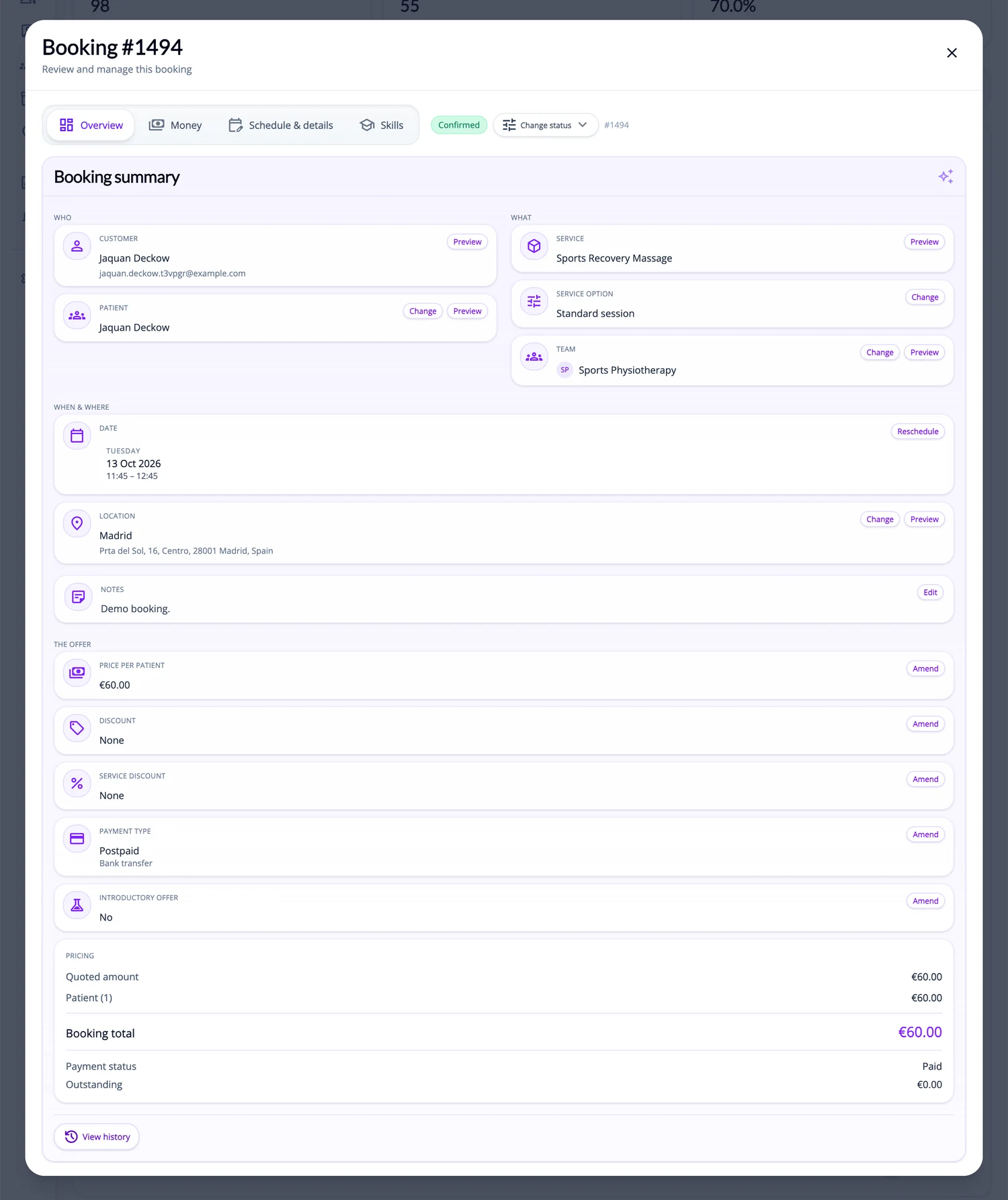 Detalle de una reserva en el Admin de ServEase con el resumen, el horario y el contexto financiero