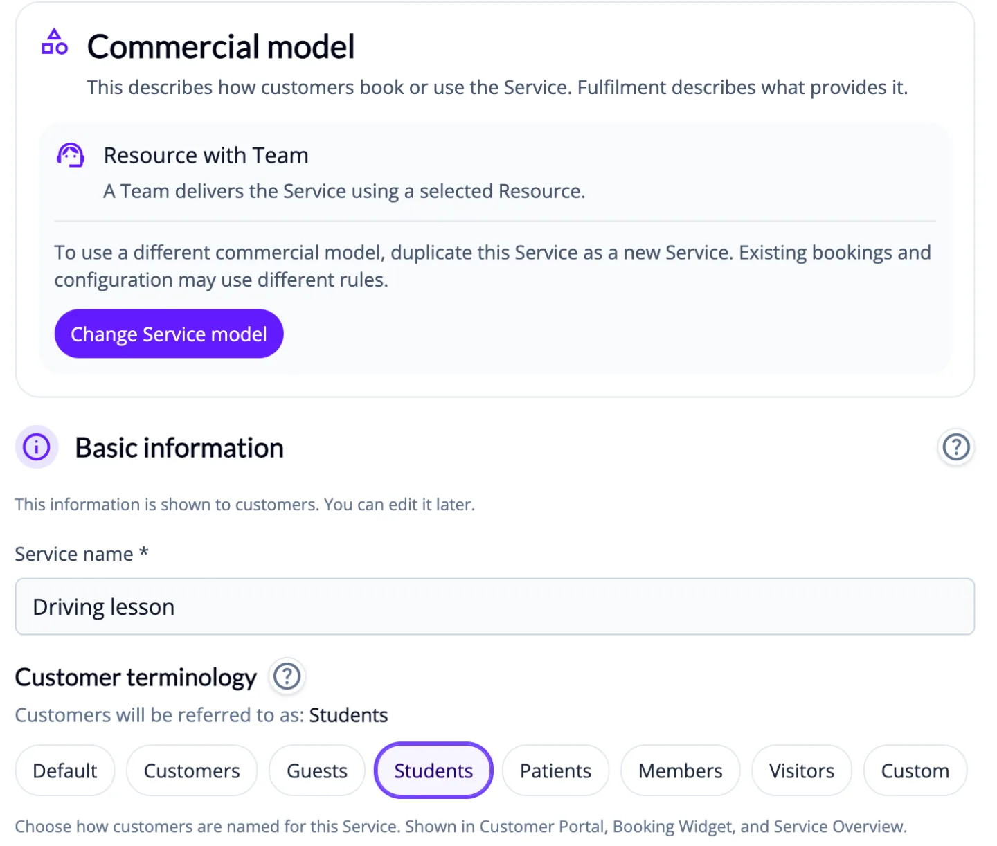 ServEase Service-Assistent mit dem Geschäftsmodell Ressource mit Team und Optionen für die Kundenbezeichnung